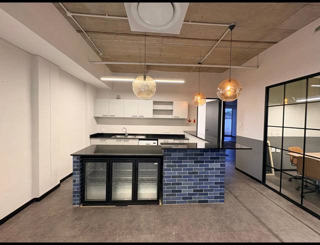 428M² OFFICE TO LET IN MAGALIESSIG